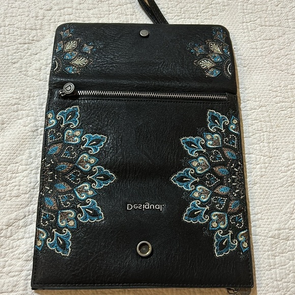 Desigual Deva reversible wallet/wristlet NEW - Picture 9 of 9